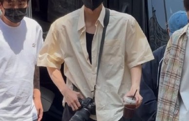 张凌赫此次腿伤是否会影响《归鸾》的正常拍摄进度？|剧组|粉丝|伤情|受伤