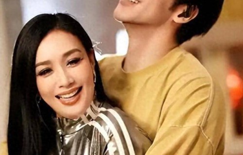 钟丽缇55岁拼四胎？三个继女改姓十年，一句“孩子是粘合剂”引爆全网