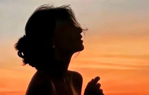 钱越来越难赚了，给普通人的3条保命忠告，别等吃了亏才后悔