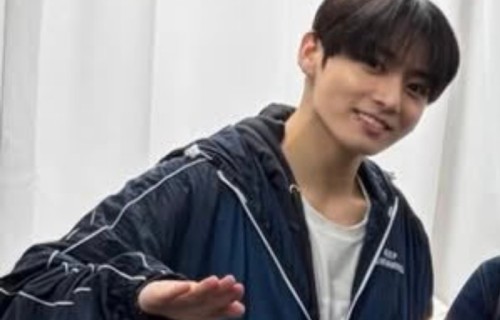 田柾国与粉丝合照曝光