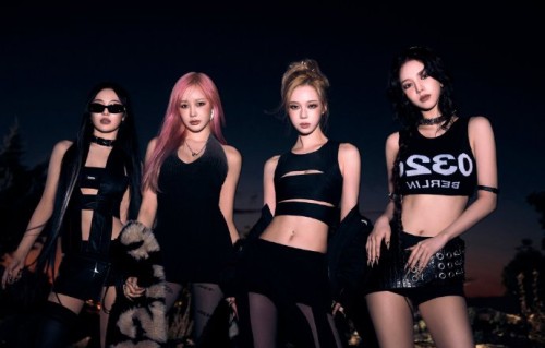 舞台上的aespa，是如何通过舞蹈和表情将“美颜暴击”发挥到极致的？