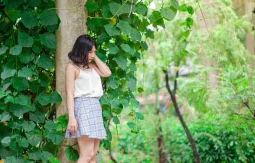 迪丽热巴新剧《虽然不能同时拥有一切》:一人分饰双生角色,引发观众热议