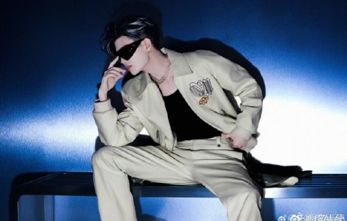 如何评价任嘉伦这次全开麦唱跳的舞台表现？