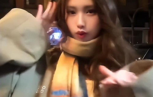 演都不演了！离婚传闻仅1年，冯小刚贴脸养女，担心的事恐要发生