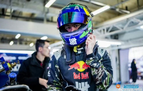 除了邹梓谋，还有哪些像王一博一样从爱好转为职业的中国机车手？