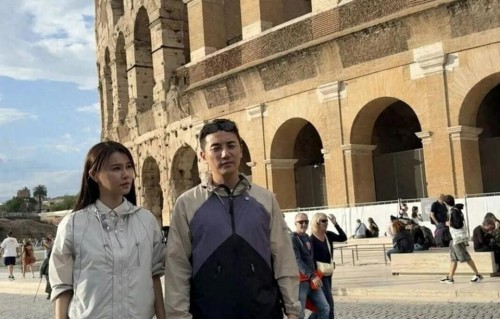 TVB意难平再合体！在国外被围着要签名，网友：回忆杀！