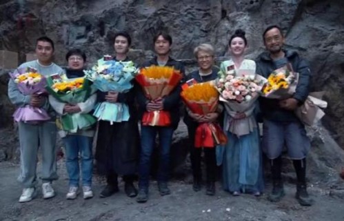 《无忧渡》杀青，多位熟面孔二搭任嘉伦，他空降超话感谢嘉人们