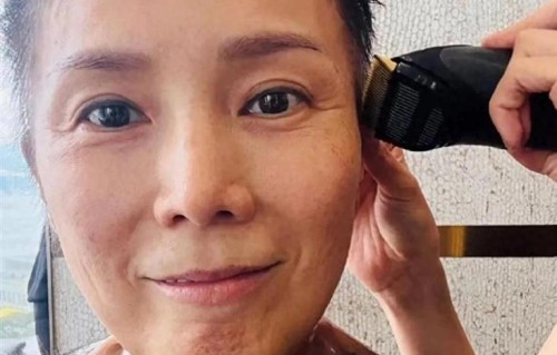 香港抗癌女星癌症四期扩散至脑，化疗脱发变癞痢，停药改剪男仔头