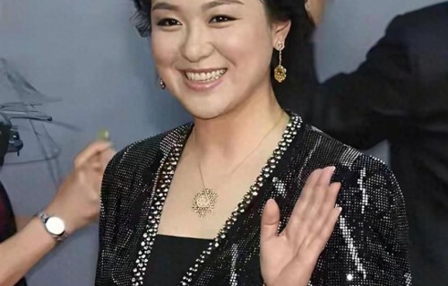 她年轻时美得赛西施，沉鱼落雁容貌惊人，美了一辈子，能认出是谁