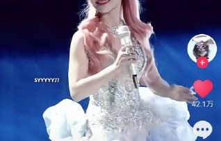 黄霄雲在不同场次演唱《人鱼之歌》有哪些不同的创新？|演唱会|人鱼公主|舞台|造型|巡演