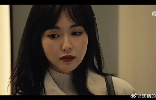 唐嫣在《爱情没有神话》中再次使用假发套的原因是什么？