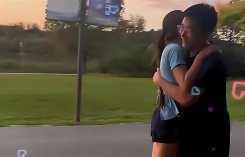 57岁宁理近况曝光！娶洋媳妇生下两个女儿，如今结婚多年宠妻如宝.