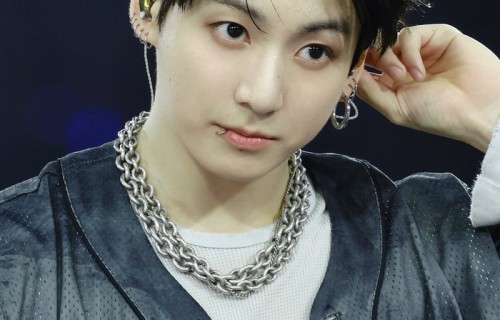 BTS世巡坦帕演唱会Day3田柾国露额造型引热议|额头