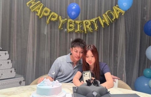 甜馨陪老爸过42岁生日!贾乃亮搂着女儿比耶,父女俩长的一模一样