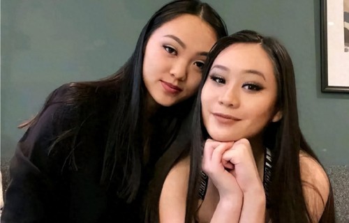 李连杰俩女儿同框， 李思和李苔蜜清新脱俗，形似母亲利智！