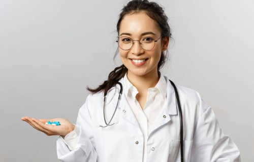 肖战《小城良方》推介现场:从偶像到实力派的华丽转身!