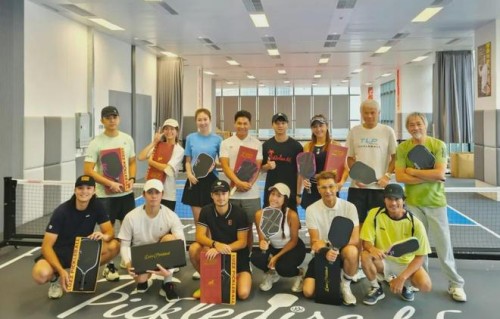 郭晉安陳展鵬兩大視帝球場对垒，與伍富橋李思雅組匹克球精英隊