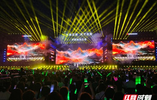 “跟着演唱会去旅行”点燃岳阳之夜：王心凌吴克群献唱，万人合唱引发青春回忆|湖南省|廖思扬|徐子尧|韩佳|李歌