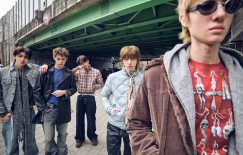 CORTIS用《REDRED》引爆色彩革命，争议后逆袭还是新王登基？