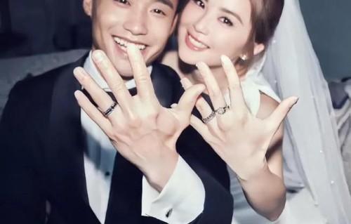 43岁的阿Sa（蔡卓妍）官宣结婚，终于迎来了属于自己的归宿