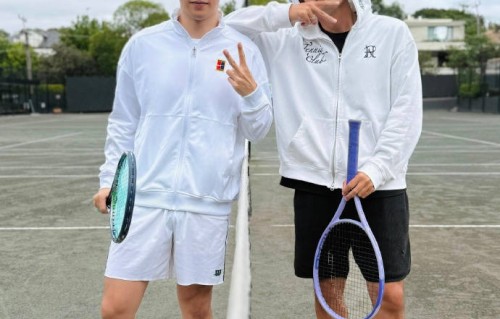 周周！赛车手周冠宇更新社媒与周杰伦一起打网球|凯迪拉克F1车队|揭幕战|澳大利亚|凯迪拉克|车队