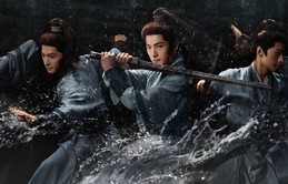 《雨霖铃》发布“剑影江湖”海报 杨洋雨中舞剑挥洒侠义豪情