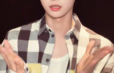 《脆脆摇》舞蹈视频中，梓渝的粉丝互动细节具体体现在哪里？|情感|歌词|常数|手势|营业