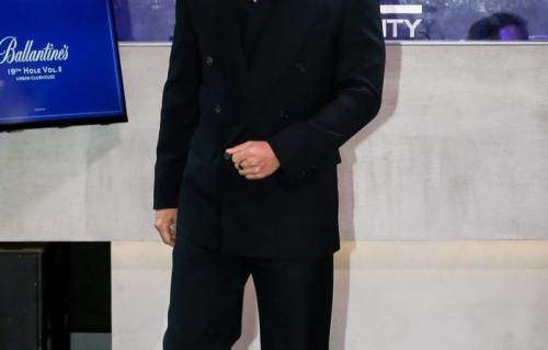 玄彬严重发腮认不出，发型油腻土气，网友辣评：孩子是他生的？