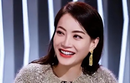 和富商分手后才发现怀孕，40岁未婚生子，如今14岁女儿成她的骄傲