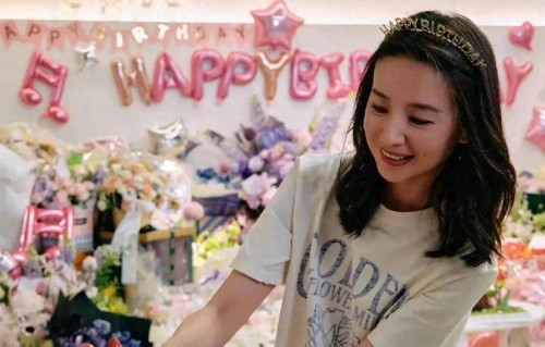 天呐！董洁46岁生日状态也太绝了！这松弛感我真的慕了！