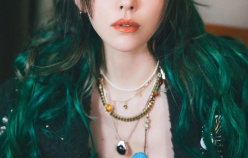 歌手张靓颖《九万字》演出被指“网红化”,本人回应:十几年前就这样,何必大惊小怪