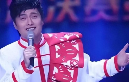 成名抛弃糟糠妻，娶小十岁北大才女，“现代陈世美”云飞现状如何 