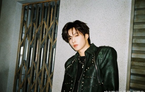 刘耀文新歌角色“曼尼”火爆出圈，这波双向奔赴的帅如何炼成？