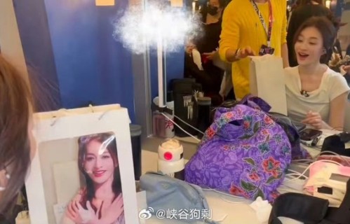 李小冉收粉丝老鼠干人偶，应援满分|乘风2026|心愿便利贴|乘风|可爱