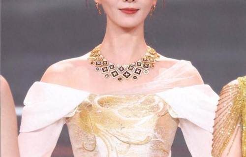 北影节闭幕式高光时刻｜刘诗诗一袭清韵长裙，宛若仙女下凡