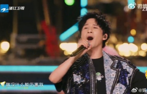 张伟的舞台风格为何总能形成‘动如烈焰，静如深海’的反差感？|大张伟|万物盛开法则|摇滚|精神|人格