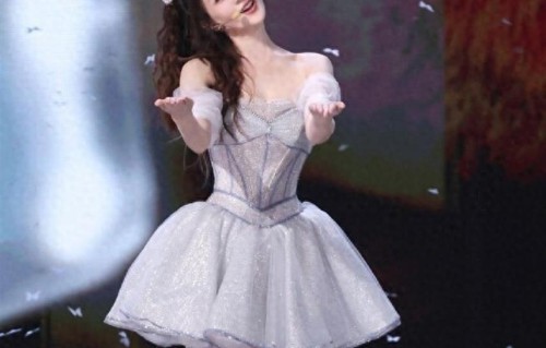 舞台翻车也圈粉！50岁李小冉私下日常，才是真正的人间清醒