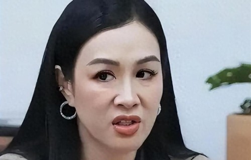 55岁钟丽缇没再提生四胎，婆婆没催生，三个女儿也没改姓