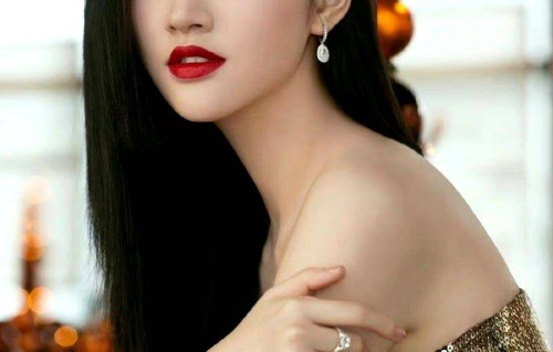 “人间富贵花”景甜写真超靓！肤白貌美魔鬼身材性感火辣