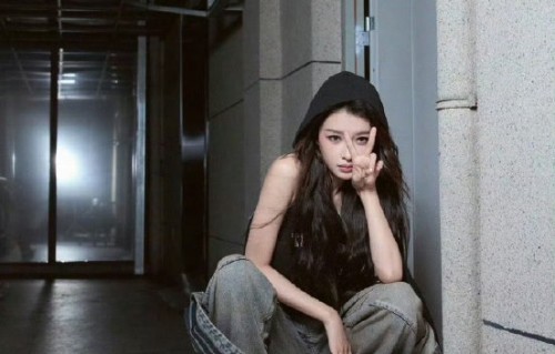 孙怡在《乘风2026》中凭借哪些表现获封‘开口抓耳’和‘喜剧人’？|高情商互动|孙怡高情商|幽默化解|综艺奇袭|舞台