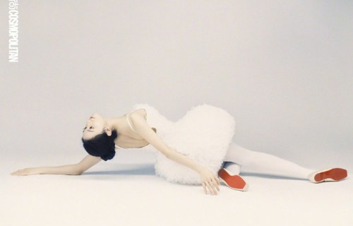 刘浩存登杂志封面展现白天鹅气质|时尚COSMO|少女