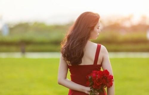 无论女人多大年纪，这一个细节男人若懂，胜过千言万语