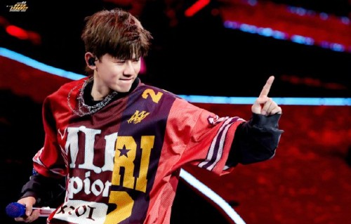 张杰鸟巢演唱会开启幼教模式，粉丝体验被宠成孩子|教学|合唱|纪念币|明天过后|课堂