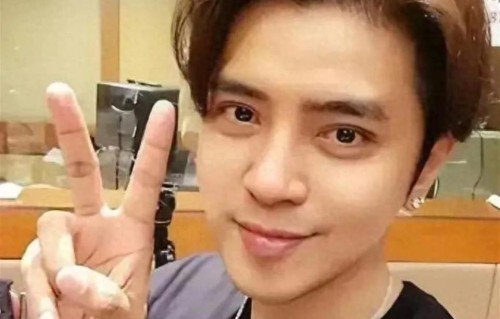 罗志祥被传猝死，经纪人7个字直接打脸！和前女友一比人生太让人