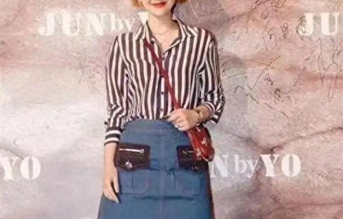 50岁梅婷剪波波头像换脸！条纹衫+牛仔裙太减龄，谁好意思叫阿姨