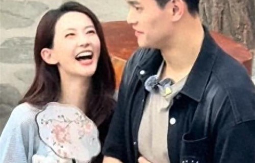 网友外出偶遇孙杨夫妇，张豆豆五官小巧精致，一举一动透着高级感