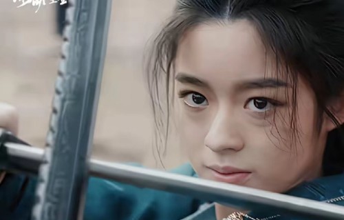 《冰湖重生》演员黄杨钿甜和李昀锐的实际年龄差是否影响了剧中CP感？