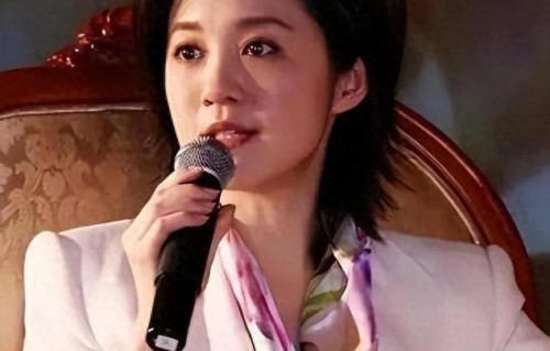 57岁许戈辉：美女主持变粗腿大妈，结婚21年感情稳定，难再回荧幕
