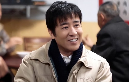 仅播4集，口碑炸了，熬夜追完后我想说：能和《我是刑警》媲美了