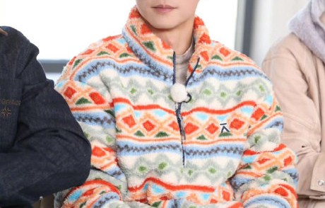 《奔跑吧》节目组是如何评价郑恺的坚守对节目收视率和口碑的作用？